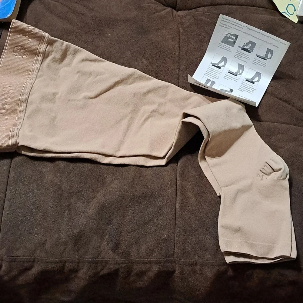 2/$75 New Juzo Compression Thigh Stockings 20-30 mmHg Beige